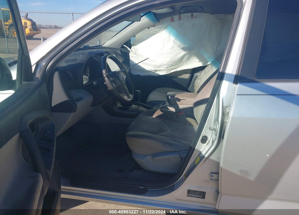 2011 TOYOTA RAV4 VIN: 2T3ZF4DV2BW091595