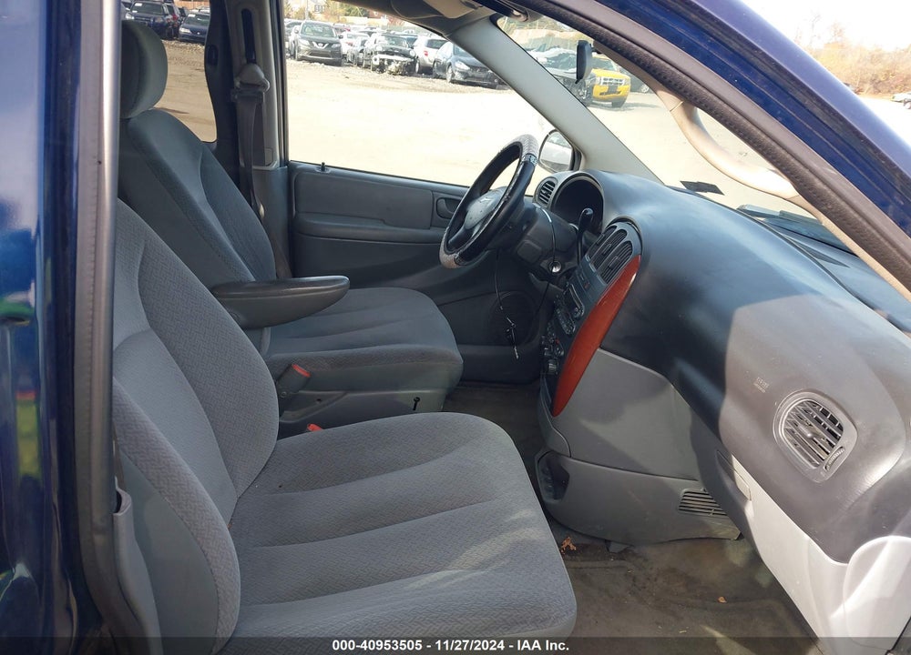 2005 CHRYSLER TOWN & COUNTRY LX VIN: 2C4GP44R85R232613