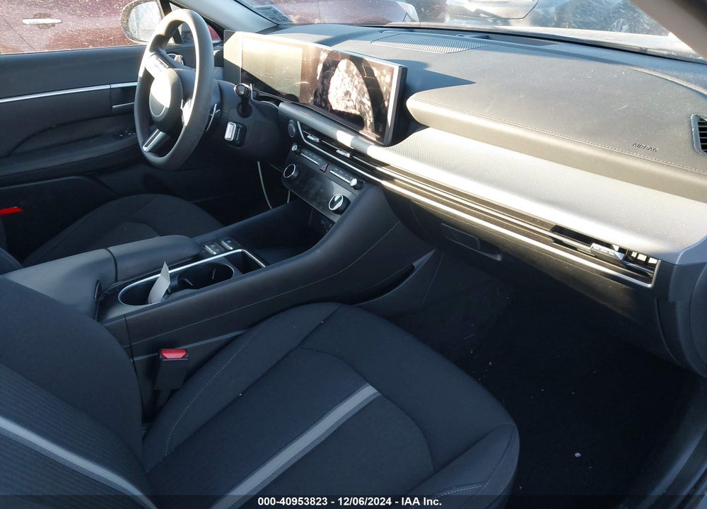 2024 HYUNDAI SONATA VIN: KMHL64JAXRA375570