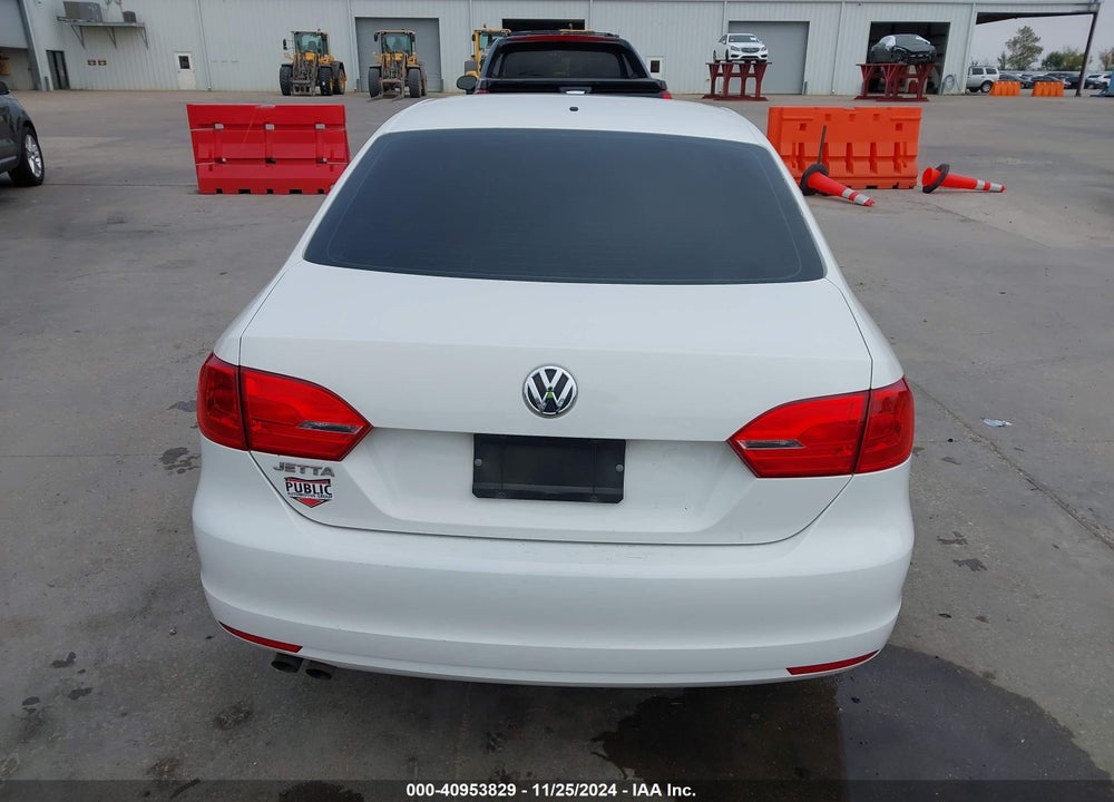 2011 VOLKSWAGEN JETTA 2.0L S VIN: 3VW2K7AJ4BM388902