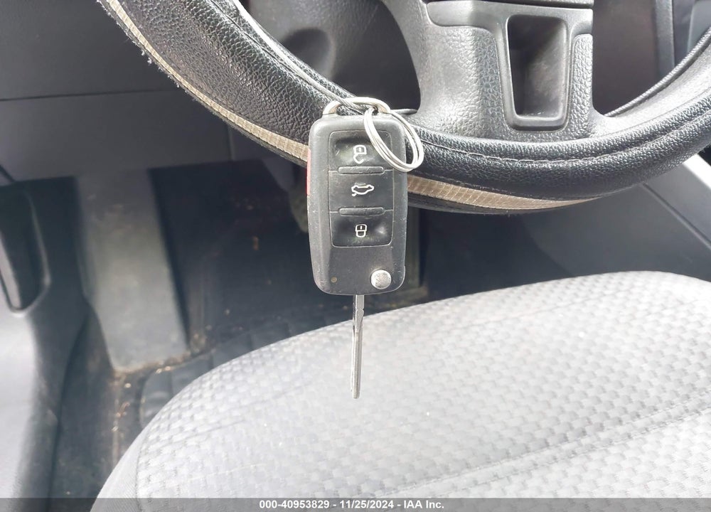 2011 VOLKSWAGEN JETTA 2.0L S VIN: 3VW2K7AJ4BM388902