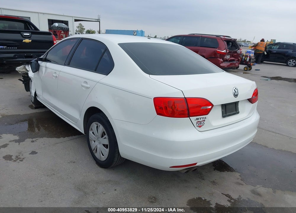 2011 VOLKSWAGEN JETTA 2.0L S VIN: 3VW2K7AJ4BM388902