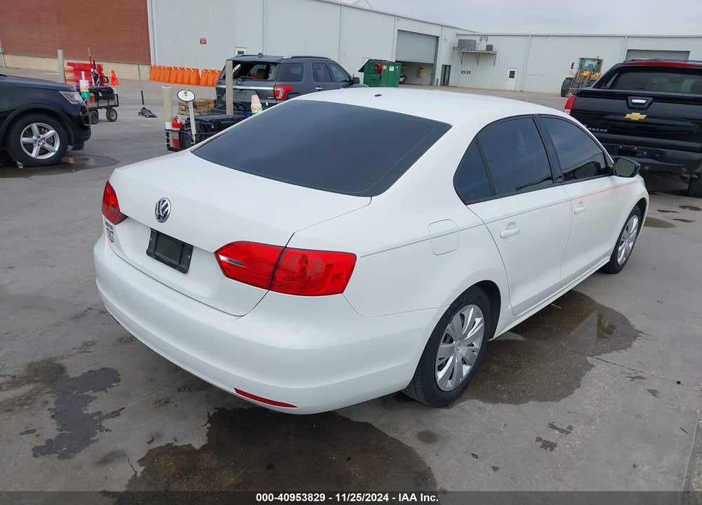 2011 VOLKSWAGEN JETTA 2.0L S VIN: 3VW2K7AJ4BM388902