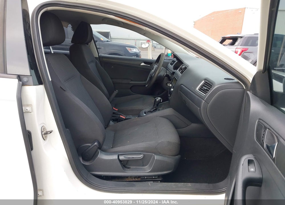 2011 VOLKSWAGEN JETTA 2.0L S VIN: 3VW2K7AJ4BM388902