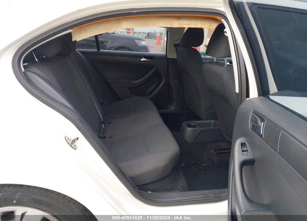 2011 VOLKSWAGEN JETTA 2.0L S VIN: 3VW2K7AJ4BM388902