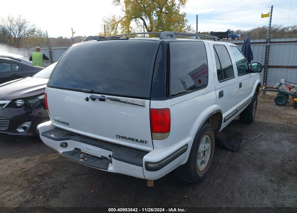 1998 CHEVROLET BLAZER LS VIN: 1GNDT13WXWK172328