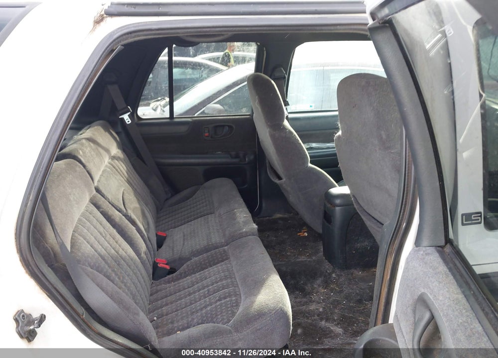 1998 CHEVROLET BLAZER LS VIN: 1GNDT13WXWK172328