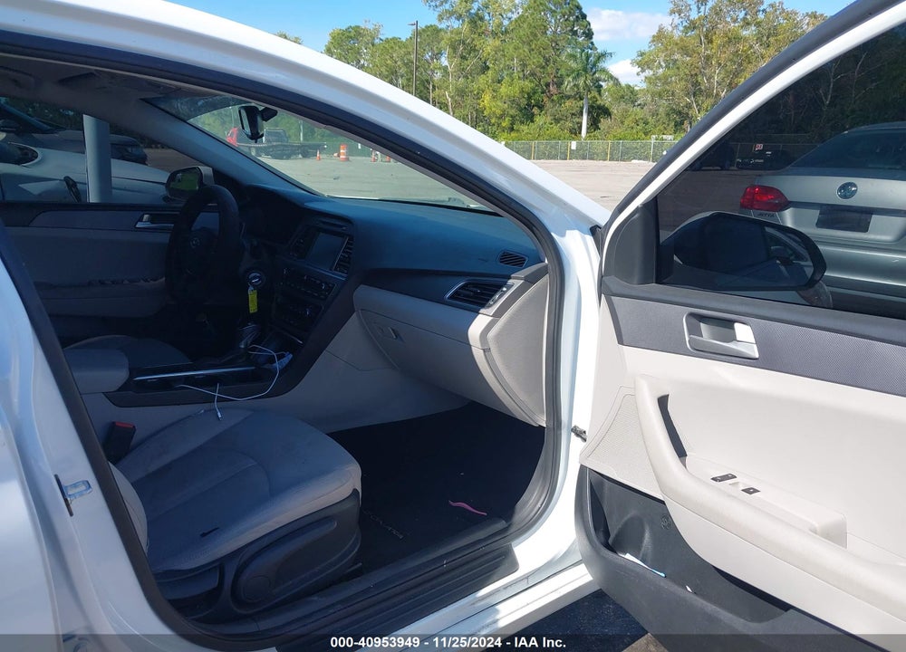 2017 HYUNDAI SONATA VIN: 5NPE24AF4HH568809