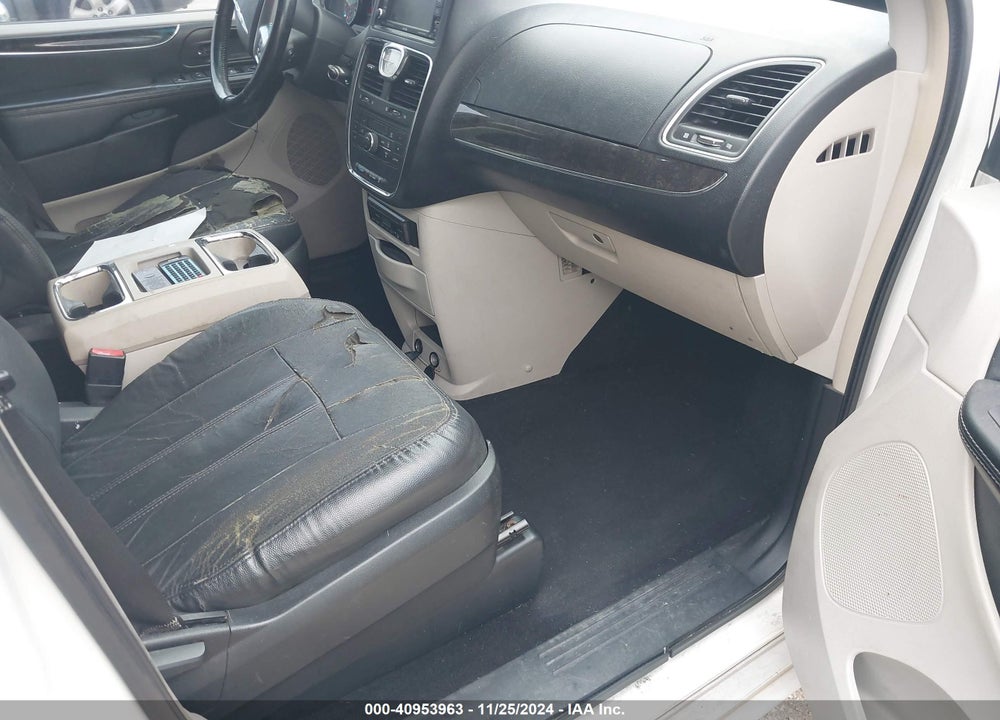 2011 CHRYSLER TOWN & COUNTRY TOURING VIN: 2A4RR5DG5BR718504