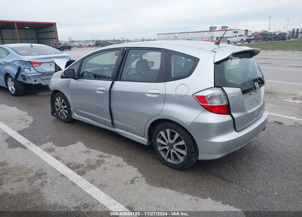 2013 HONDA FIT VIN: JHMGE8H56DC015457