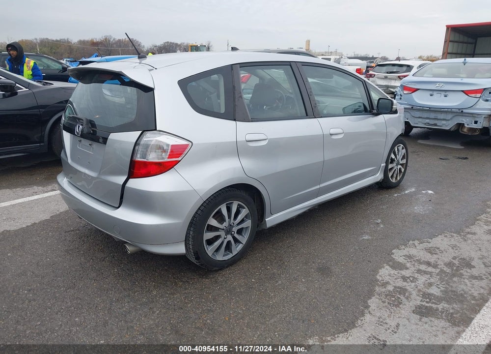 2013 HONDA FIT VIN: JHMGE8H56DC015457