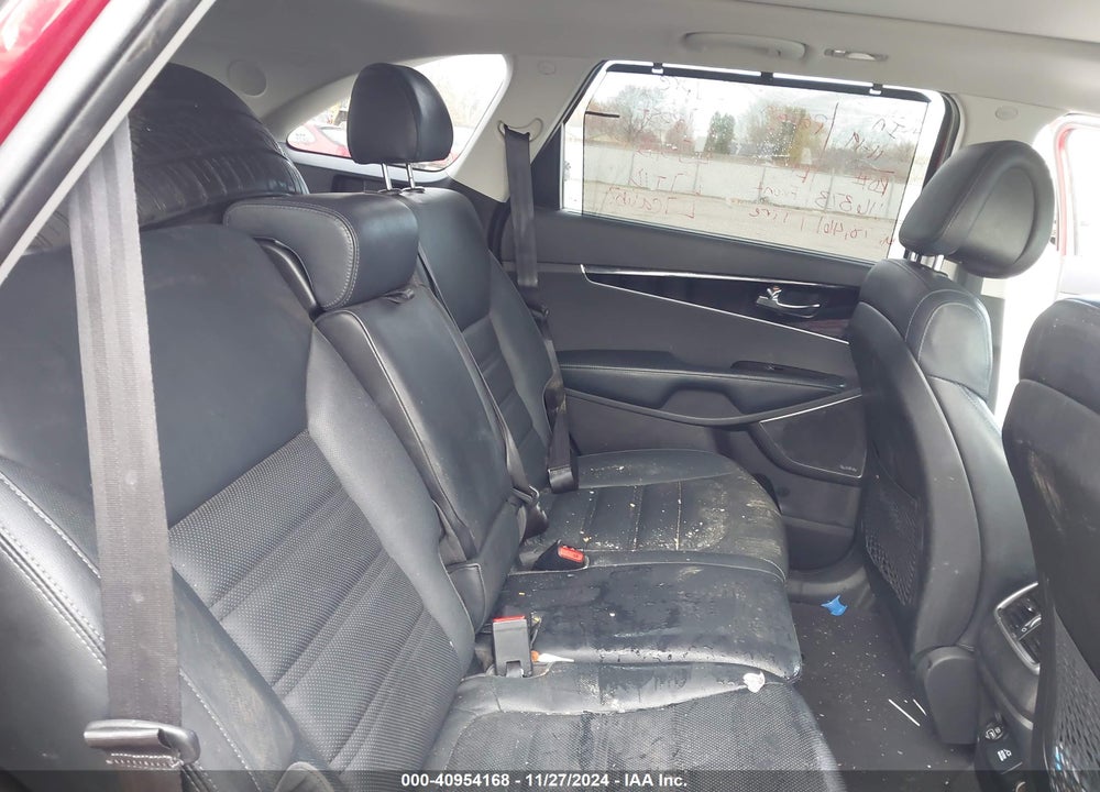 2016 KIA SORENTO 3.3L SX VIN: 5XYPKDA55GG116373