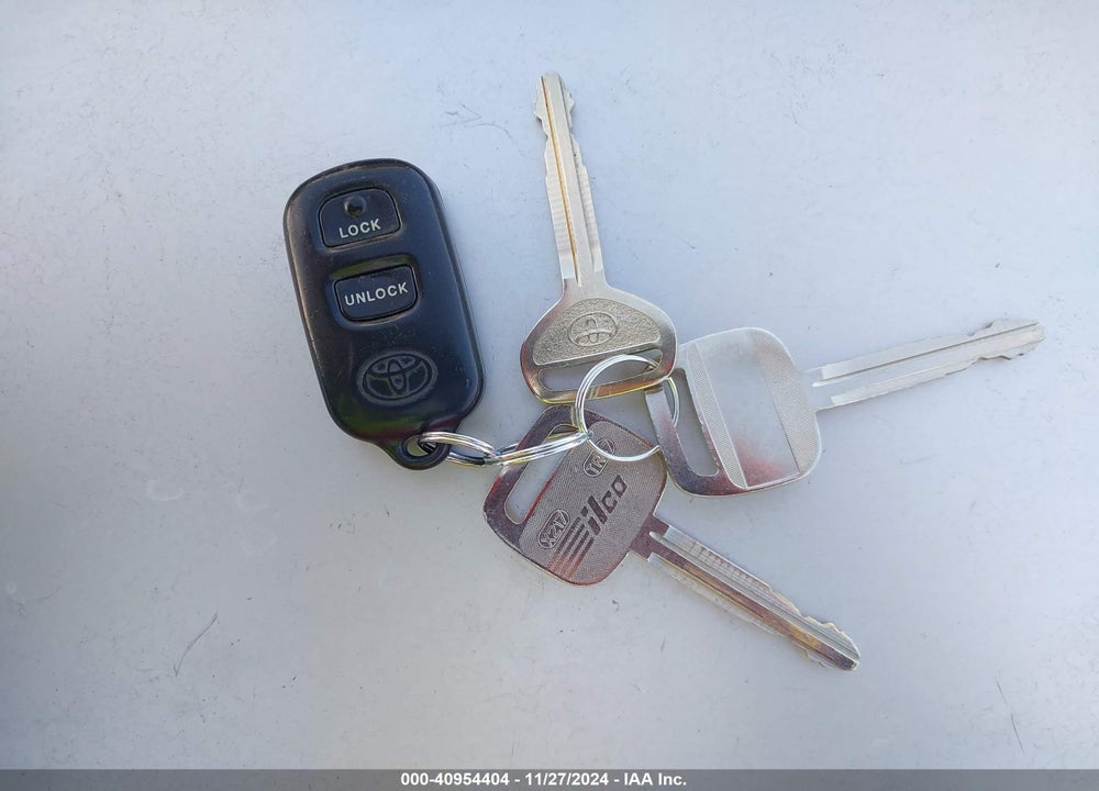 2003 TOYOTA COROLLA LE VIN: 1NXBR38E83Z096985