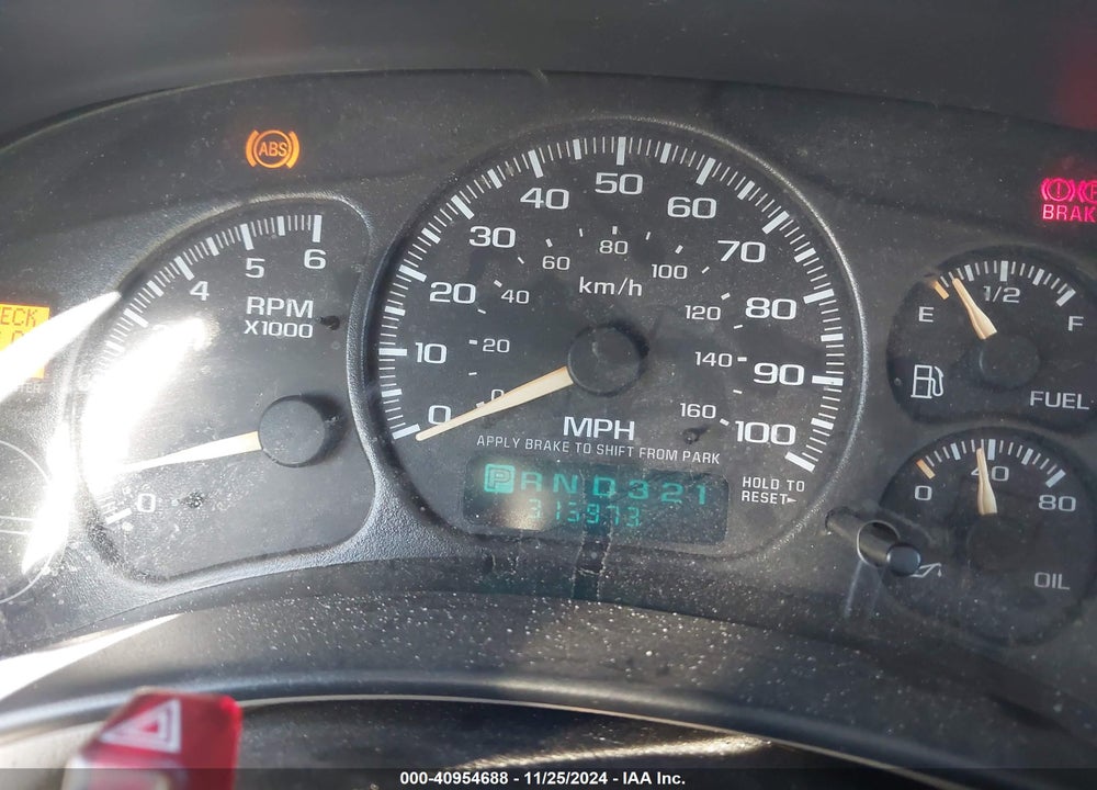 2002 CHEVROLET SUBURBAN 1500 LS VIN: 1GNEC16Z82J222248