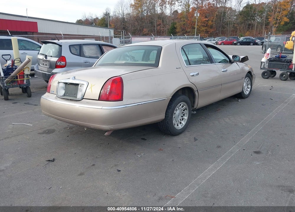 1998 LINCOLN TOWN CAR SIGNATURE VIN: 1LNFM82W0WY702078