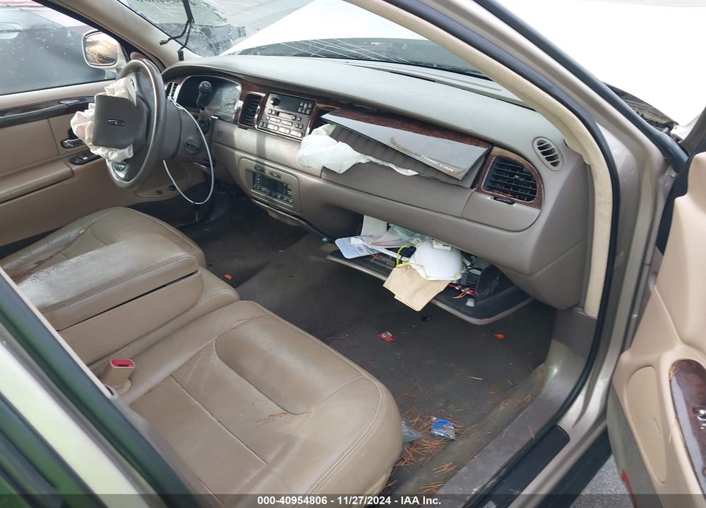 1998 LINCOLN TOWN CAR SIGNATURE VIN: 1LNFM82W0WY702078
