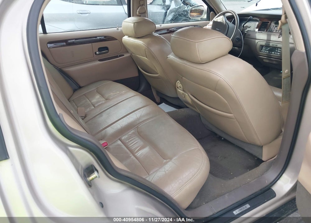 1998 LINCOLN TOWN CAR SIGNATURE VIN: 1LNFM82W0WY702078