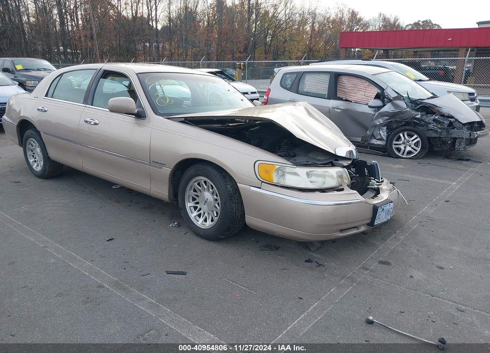 1998 LINCOLN TOWN CAR SIGNATURE VIN: 1LNFM82W0WY702078