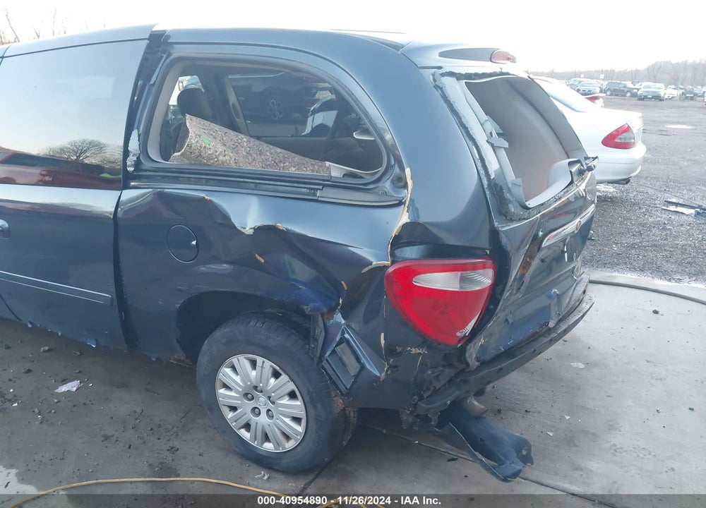 2007 CHRYSLER TOWN & COUNTRY LX VIN: 1A4GP44R27B189852