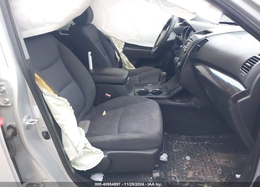 2012 KIA SORENTO LX VIN: 5XYKTDA67CG224911