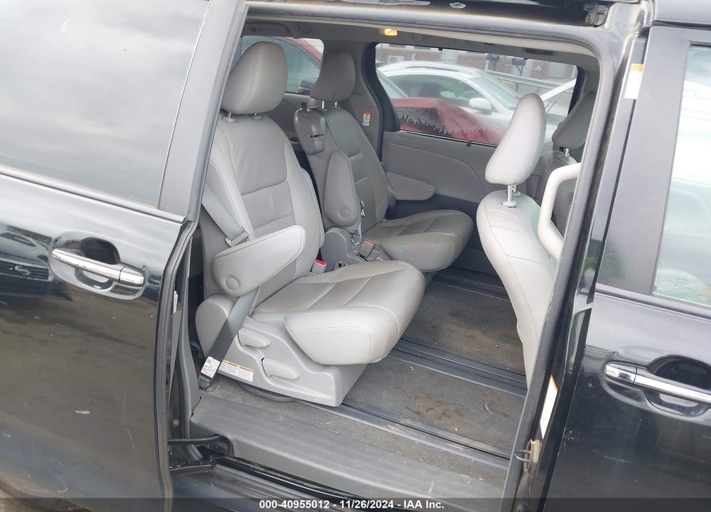 2018 TOYOTA SIENNA XLE 8 PASSENGER VIN: 5TDYZ3DCXJS937855