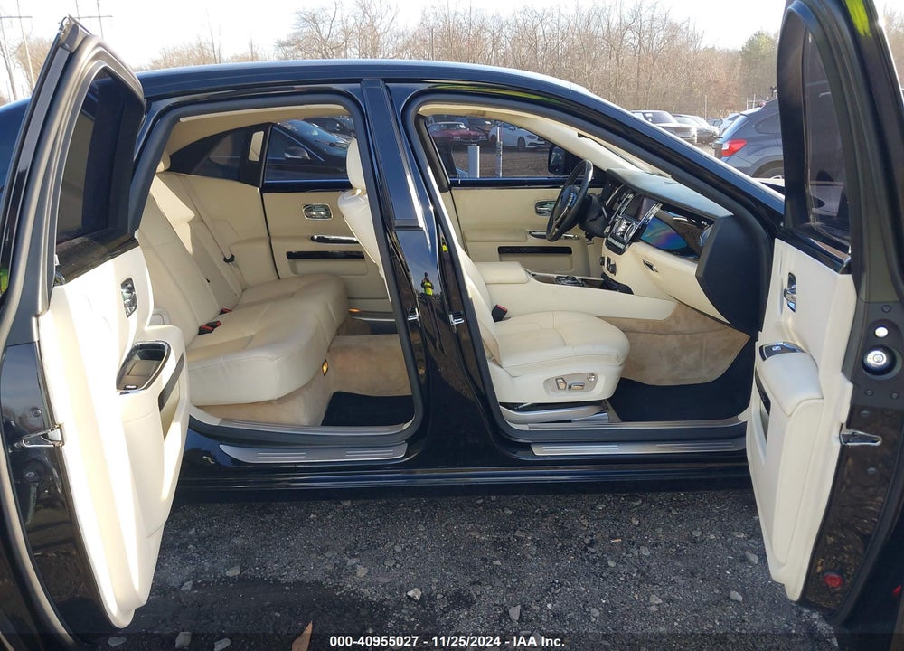 2010 ROLLS-ROYCE GHOST VIN: SCA664S55AUX48642