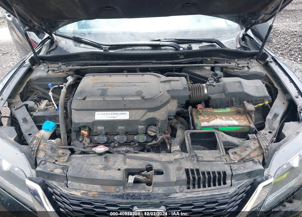 2015 HONDA ACCORD VIN: 1HGCT2A86FA008211