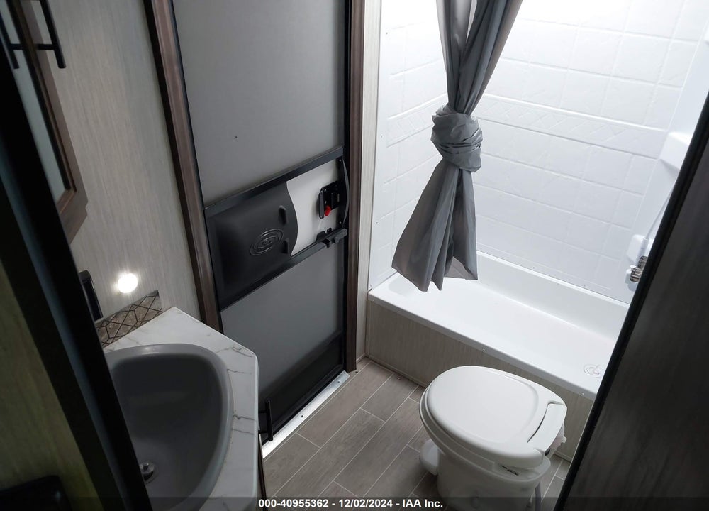2021 FOREST RIVER CHEROKEE TRAVEL TRAILER VIN: 4X4TCKC28MX147851