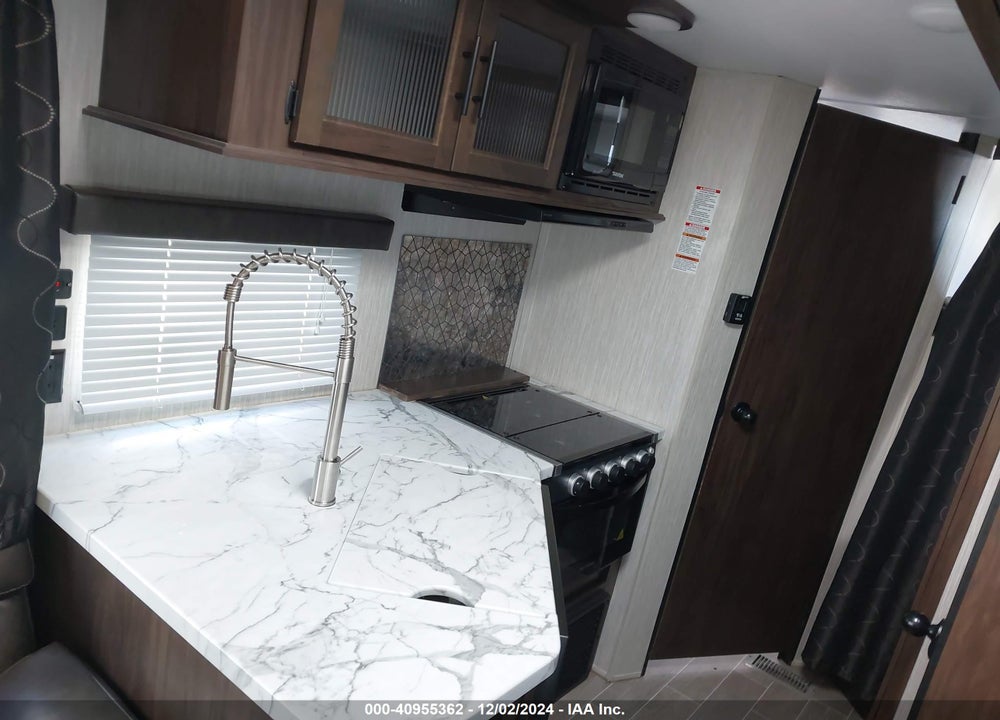 2021 FOREST RIVER CHEROKEE TRAVEL TRAILER VIN: 4X4TCKC28MX147851