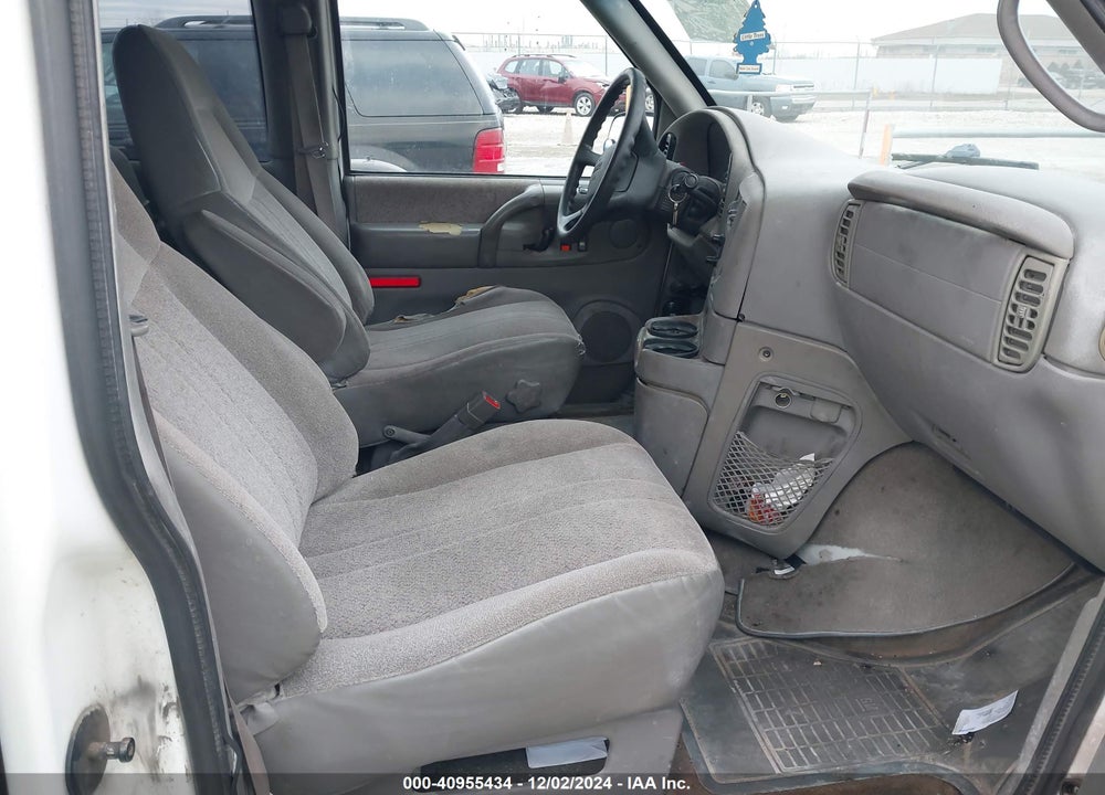 2003 GMC SAFARI SLE VIN: 1GKEL19X03B515208