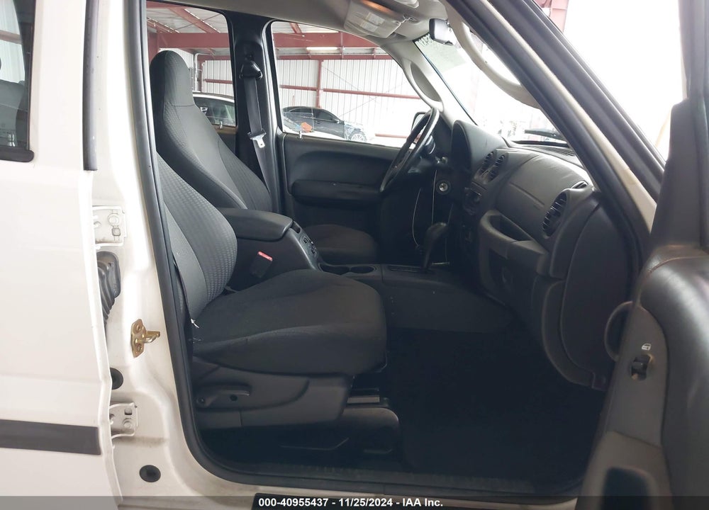 2004 JEEP LIBERTY SPORT VIN: 1J4GL48K64W289532