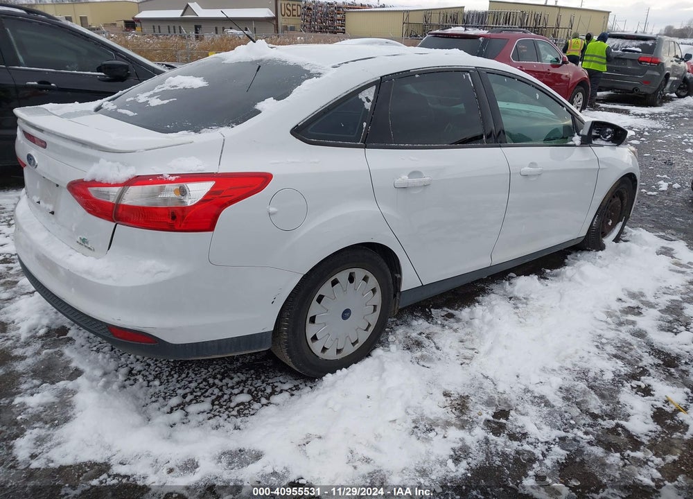 2014 FORD FOCUS SE VIN: 1FADP3F27EL185537