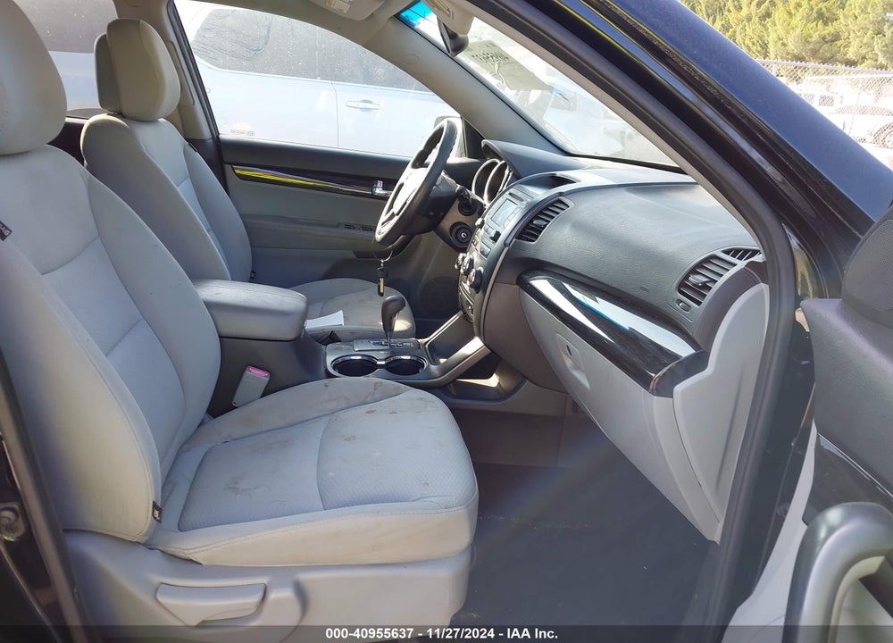 2013 KIA SORENTO LX VIN: 5XYKTCA60DG409605