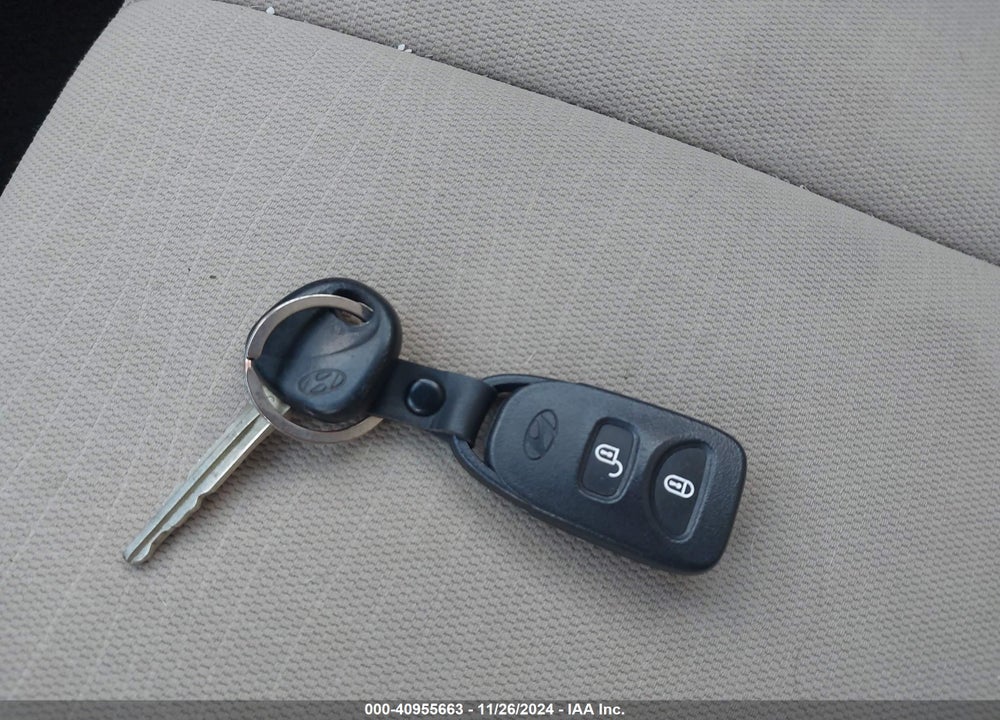 2011 HYUNDAI SANTA FE GLS VIN: 5XYZG3AB6BG084522
