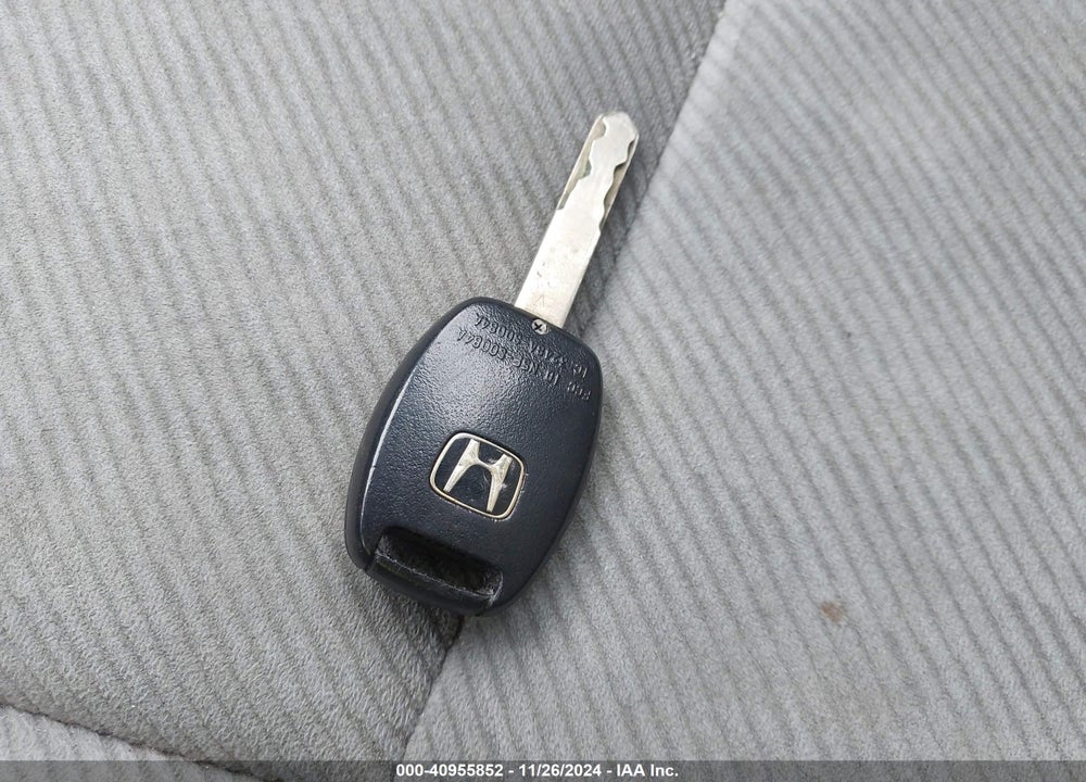 2011 HONDA CIVIC LX VIN: 2HGFA1F5XBH300483