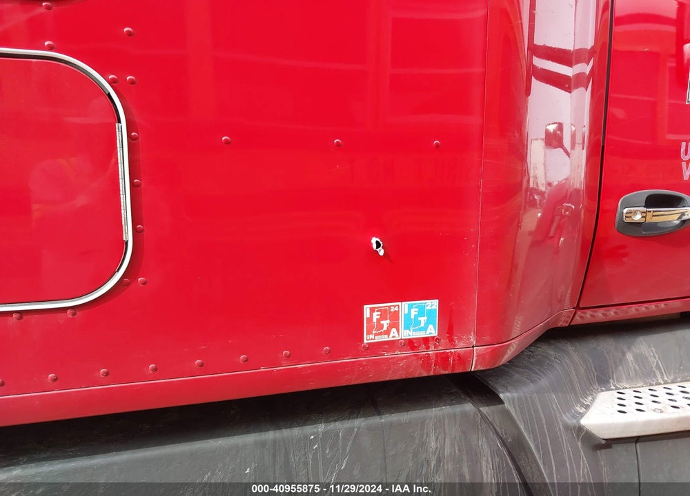 2017 KENWORTH T680 VIN: 1XKYDP9X3HJ138934