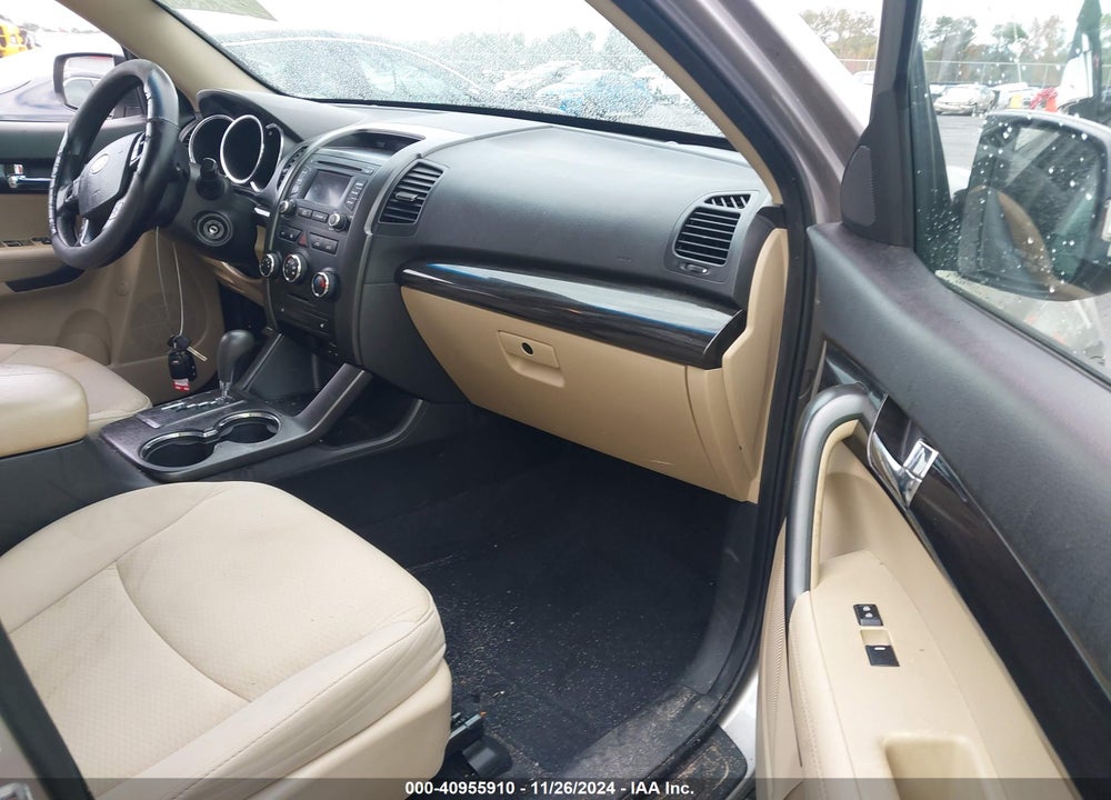 2013 KIA SORENTO LX VIN: 5XYKT3A66DG399548