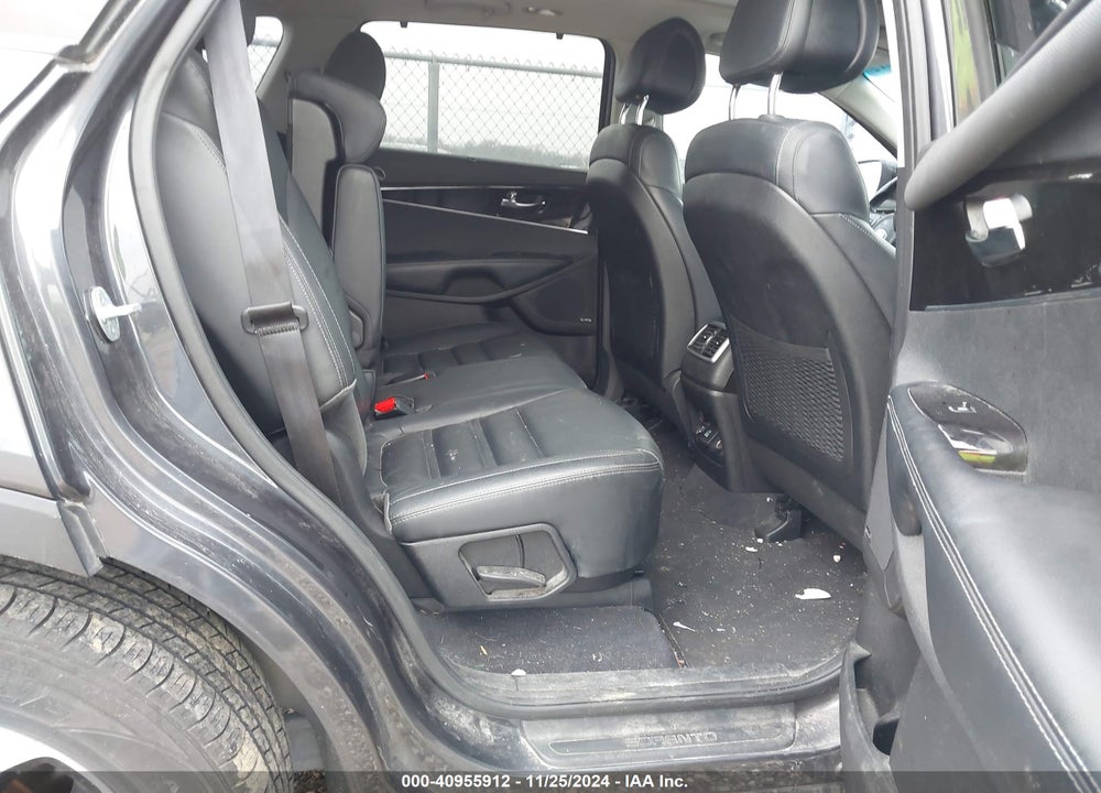 2016 KIA SORENTO 3.3L EX VIN: 5XYPHDA54GG110739