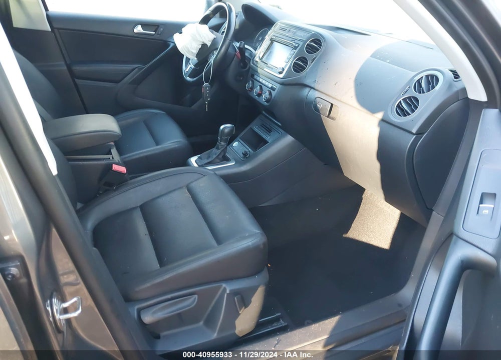 2015 VOLKSWAGEN TIGUAN SE VIN: WVGBV7AX4FW607275