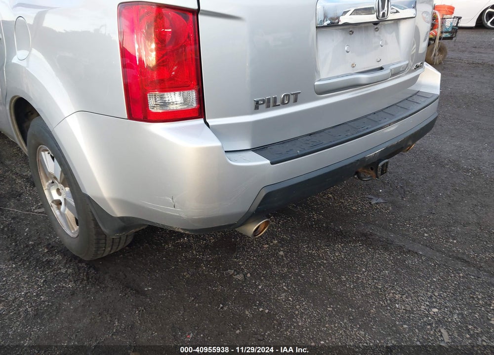 2011 HONDA PILOT EX-L VIN: 5FNYF4H51BB018570