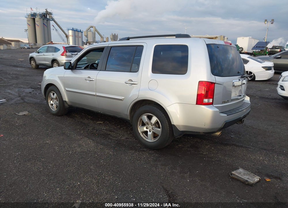 2011 HONDA PILOT EX-L VIN: 5FNYF4H51BB018570
