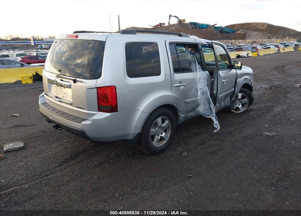 2011 HONDA PILOT EX-L VIN: 5FNYF4H51BB018570