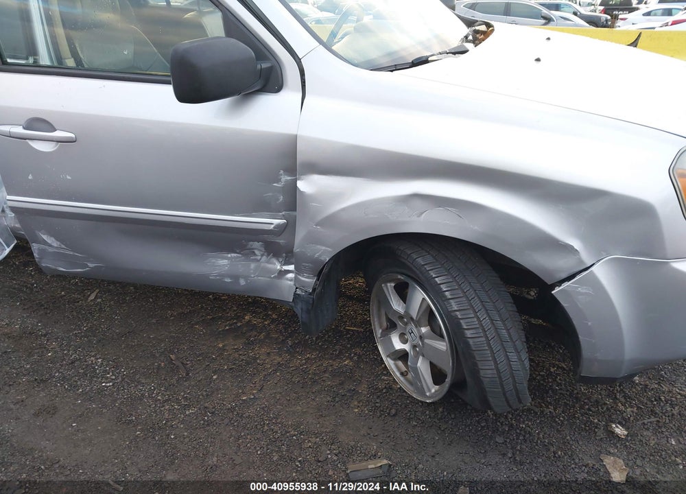 2011 HONDA PILOT EX-L VIN: 5FNYF4H51BB018570