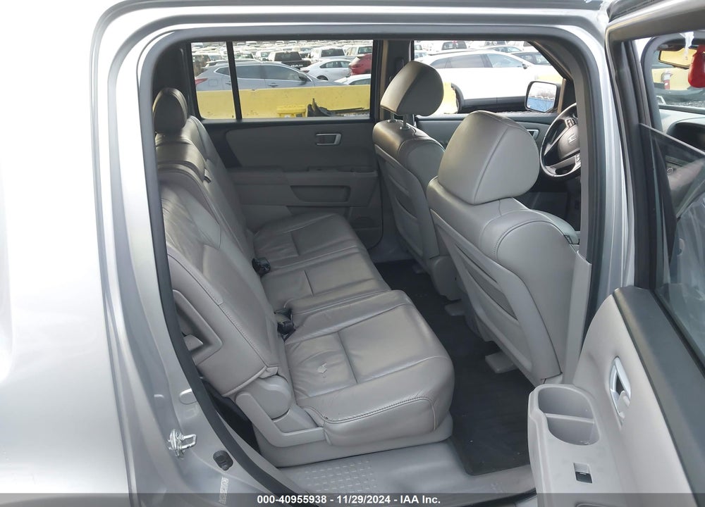 2011 HONDA PILOT EX-L VIN: 5FNYF4H51BB018570