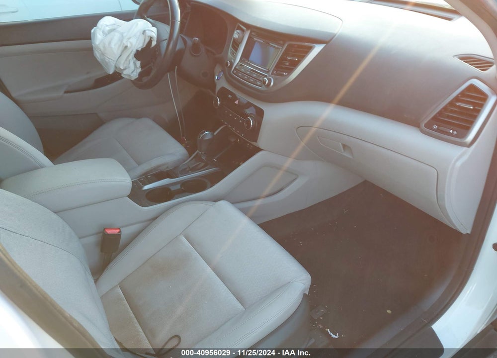 2017 HYUNDAI TUCSON SPORT VIN: KM8J33A24HU549004