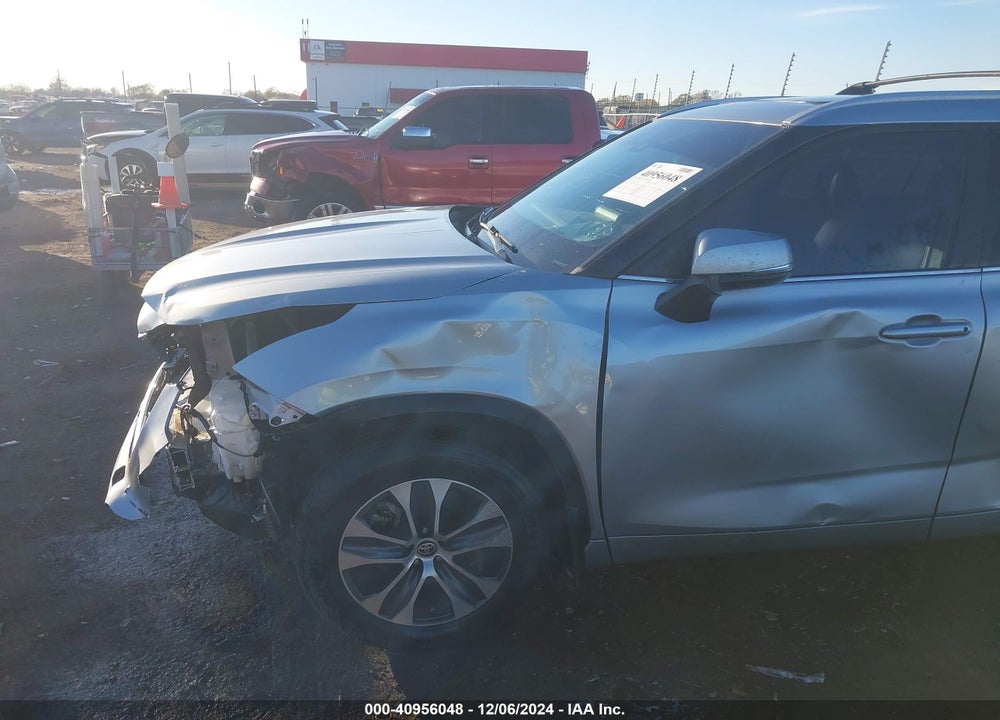 2022 TOYOTA HIGHLANDER XLE VIN: 5TDGZRAH1NS095945