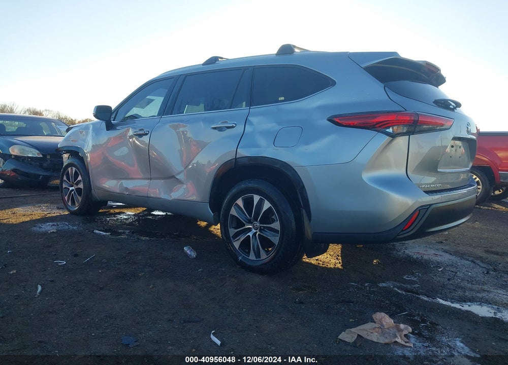2022 TOYOTA HIGHLANDER XLE VIN: 5TDGZRAH1NS095945