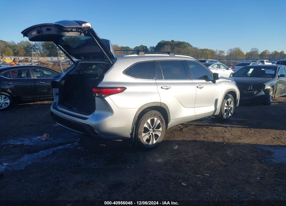 2022 TOYOTA HIGHLANDER XLE VIN: 5TDGZRAH1NS095945