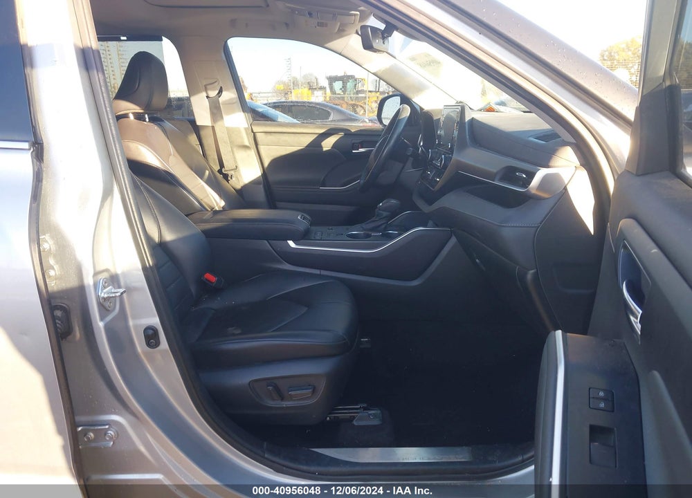 2022 TOYOTA HIGHLANDER XLE VIN: 5TDGZRAH1NS095945