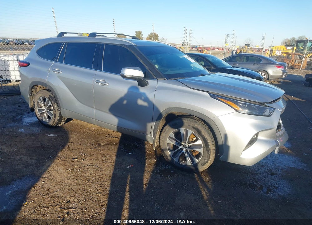 2022 TOYOTA HIGHLANDER XLE VIN: 5TDGZRAH1NS095945